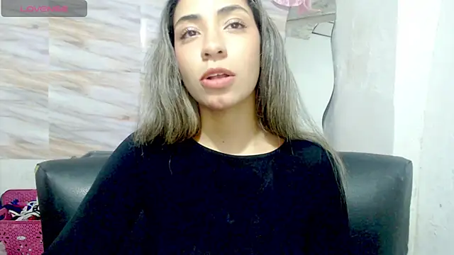 Snapshot of mariana_190 chatting on December 19, 11:25 pm mariana 190 online show from December 19, 11:25 pm
