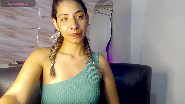 Snapshot of mariana_190 chatting on March 2, 8:40 pm mariana 190 online show from March 2, 8:40 pm