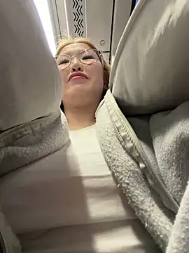 Aiko Yumi online show from February 6, 2:42 pm