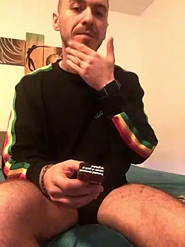 Snapshot of BenDover313OF chatting on December 2, 4:20 pm BenDover313OF online show from December 2, 4:20 pm