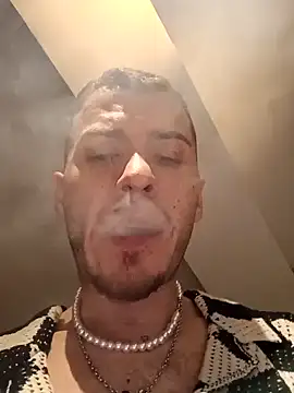 Snapshot of BenDover313OF chatting on December 15, 4:40 am BenDover313OF online show from December 15, 4:40 am