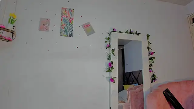 Snapshot of MirandaRoxx chatting on January 7, 1:13 pm MirandaRoxx online show from January 7, 1:13 pm