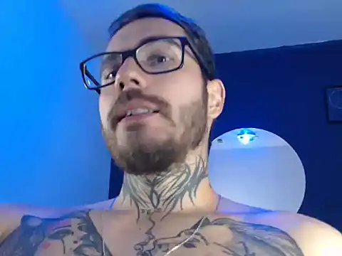 Snapshot of clark_r chatting on October 2, 12:17 am clark r online show from October 2, 12:17 am