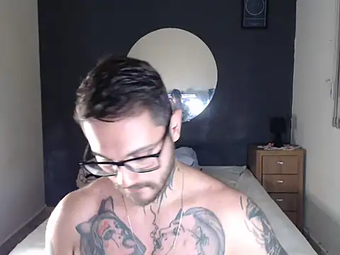 Snapshot of clark_r chatting on November 13, 12:20 am clark r online show from November 13, 12:20 am