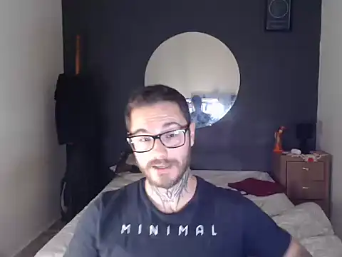 Snapshot of clark_r chatting on November 25, 1:05 am clark r online show from November 25, 1:05 am