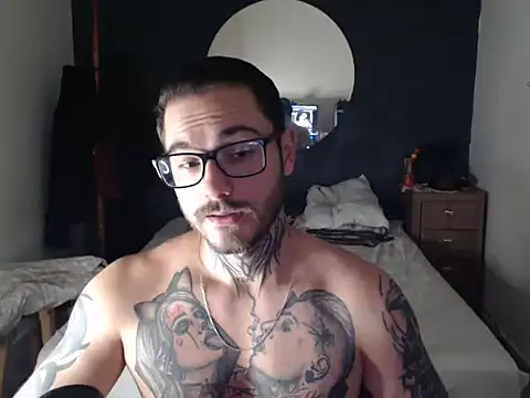 Snapshot of clark_r chatting on December 2, 12:16 am clark r online show from December 2, 12:16 am