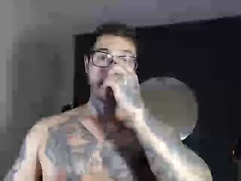 Snapshot of clark_r chatting on December 15, 11:53 pm clark r online show from December 15, 11:53 pm