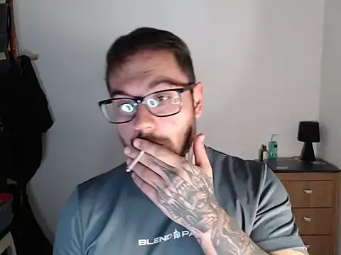 Snapshot of clark_r chatting on March 4, 1:00 am clark r online show from March 4, 1:00 am