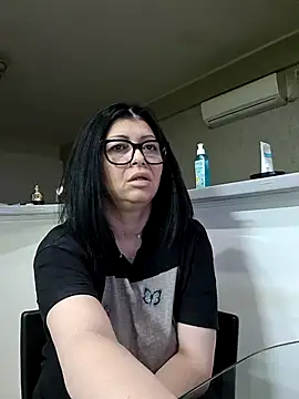 Snapshot of Milf_Abigail chatting on April 18, 1:31 am Milf Abigail online show from April 18, 1:31 am