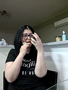 Snapshot of Milf_Abigail chatting on April 19, 12:43 am Milf Abigail online show from April 19, 12:43 am