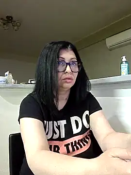 Snapshot of Milf_Abigail chatting on April 21, 1:18 am Milf Abigail online show from April 21, 1:18 am