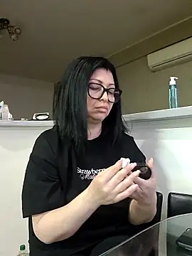 Snapshot of Milf_Abigail chatting on April 27, 3:15 am Milf Abigail online show from April 27, 3:15 am