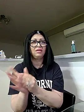 Snapshot of Milf_Abigail chatting on May 9, 2:06 am Milf Abigail online show from May 9, 2:06 am