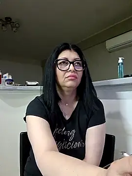 Snapshot of Milf_Abigail chatting on May 15, 1:23 am Milf Abigail online show from May 15, 1:23 am