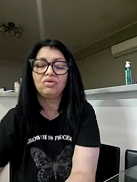 Snapshot of Milf_Abigail chatting on May 26, 2:29 am Milf Abigail online show from May 26, 2:29 am