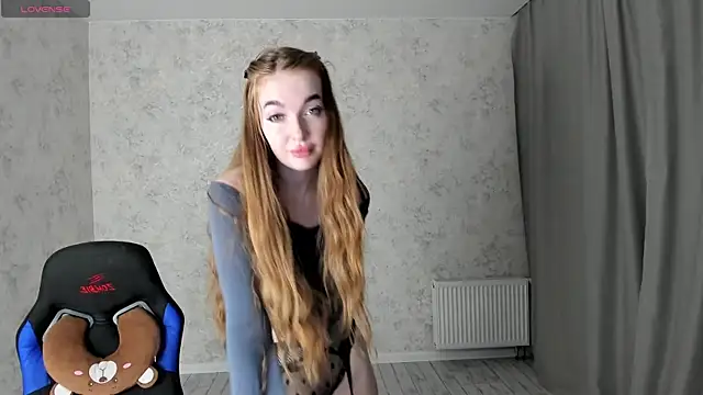 Snapshot of LissaCain chatting on December 3, 2:25 am LissaCain online show from December 3, 2:25 am