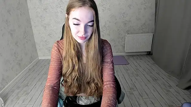 Snapshot of LissaCain chatting on February 6, 2:11 am LissaCain online show from February 6, 2:11 am