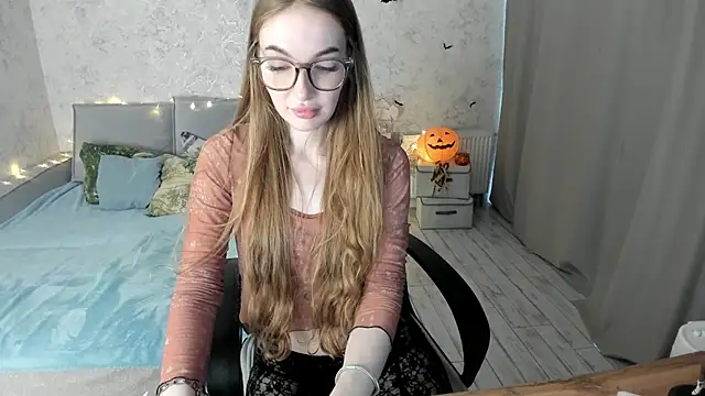 Snapshot of LissaCain chatting on October 10, 8:46 am LissaCain online show from October 10, 8:46 am