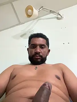 Snapshot of MiddlingAffluent chatting on February 20, 1:35 am MiddlingAffluent online show from February 20, 1:35 am