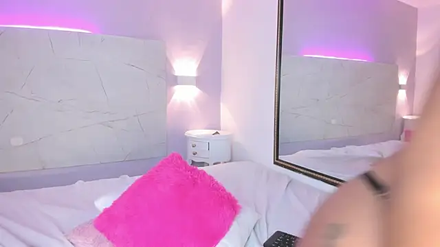 AbrilBrent online show from March 8, 11:49 pm