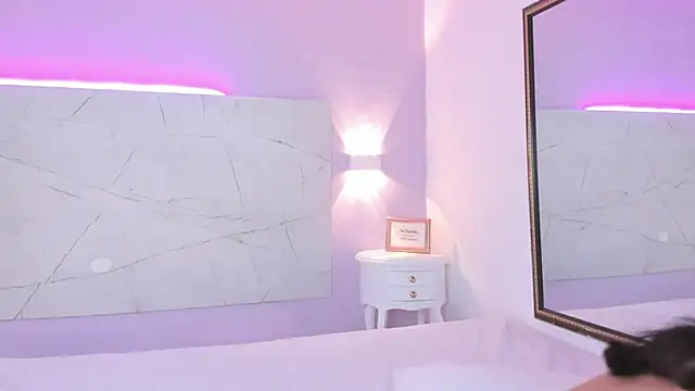 AbrilBrent online show from March 16, 2:22 pm