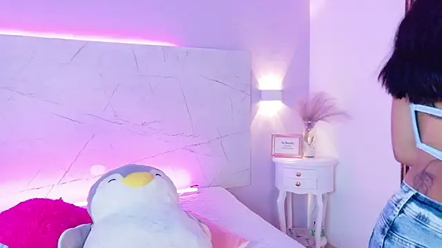 AbrilBrent online show from November 27, 7:49 pm