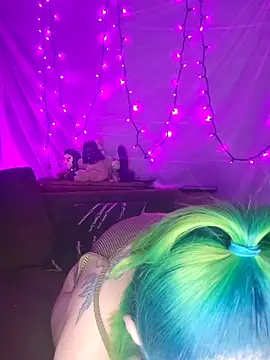 EverlyEster online show from May 16, 3:47 am