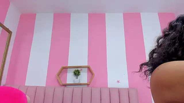 Snapshot of ISABELLA_020 chatting on February 4, 12:33 pm ISABELLA 020 online show from February 4, 12:33 pm