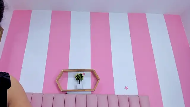 Snapshot of ISABELLA_020 chatting on February 5, 12:32 pm ISABELLA 020 online show from February 5, 12:32 pm