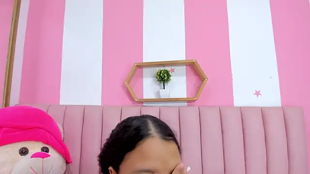 ISABELLA 020 online show from March 25, 12:44 pm