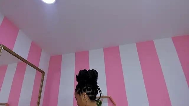 ISABELLA 020 online show from May 30, 12:35 pm