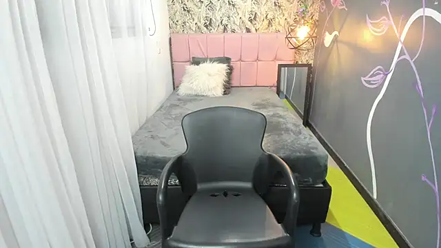 EmmaaEvans  online show from January 29, 11:51 am