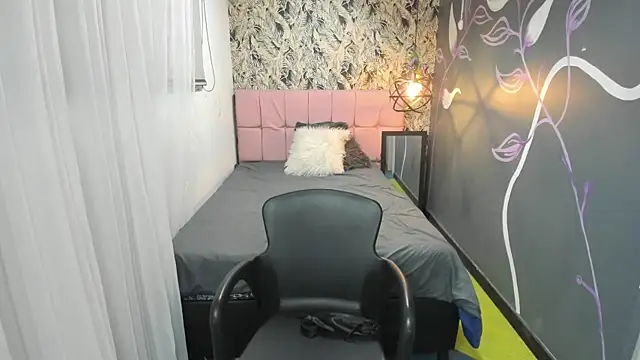 EmmaaEvans  online show from January 31, 11:56 am