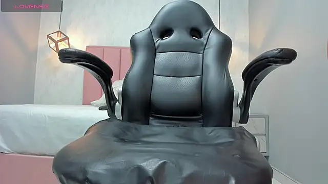 chelsyquinn online show from February 20, 7:10 am