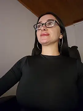 Snapshot of preetypeach chatting on February 2, 2:43 am preetypeach online show from February 2, 2:43 am