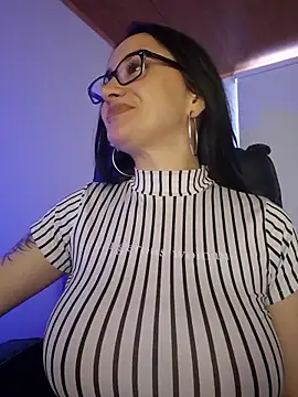 Snapshot of preetypeach chatting on February 10, 8:02 pm preetypeach online show from February 10, 8:02 pm