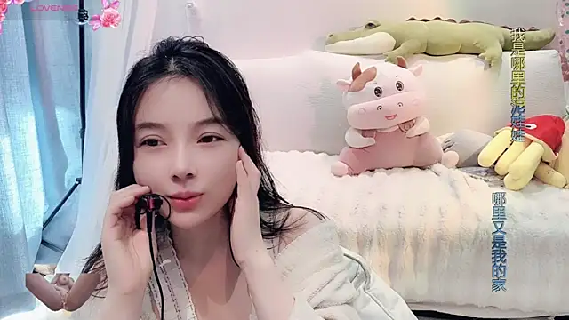 Snapshot of AKiKi711 chatting on February 7, 5:41 am AKiKi711 online show from February 7, 5:41 am
