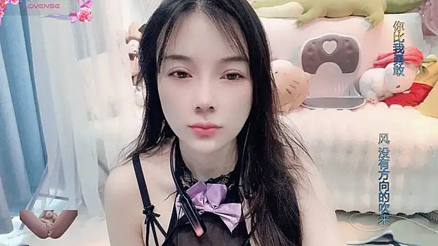 Snapshot of AKiKi711 chatting on February 27, 2:32 am AKiKi711 online show from February 27, 2:32 am