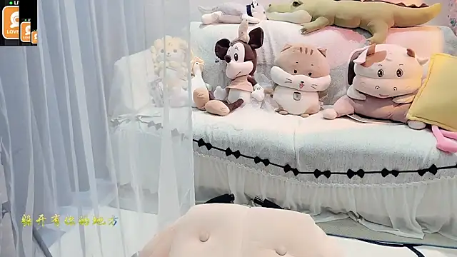 Snapshot of AKiKi711 chatting on October 4, 4:32 am AKiKi711 online show from October 4, 4:32 am