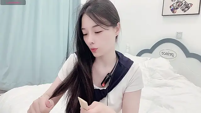 AKiKi711 online show from April 14, 4:57 pm