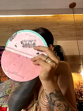 Snapshot of Cori_Paige chatting on November 30, 4:16 am Cori Paige online show from November 30, 4:16 am