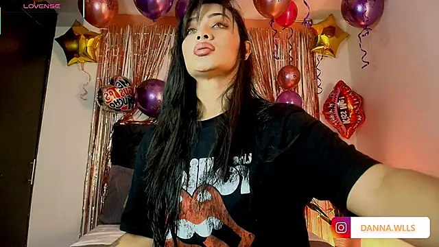 Dannawells online show from December 15, 7:18 pm