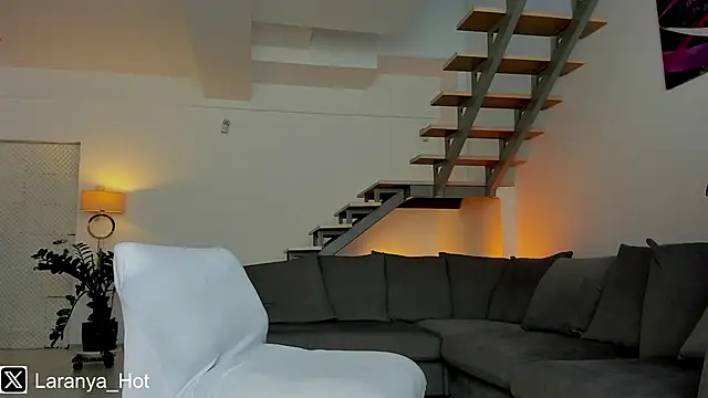 LaranyaX online show from March 26, 9:37 am