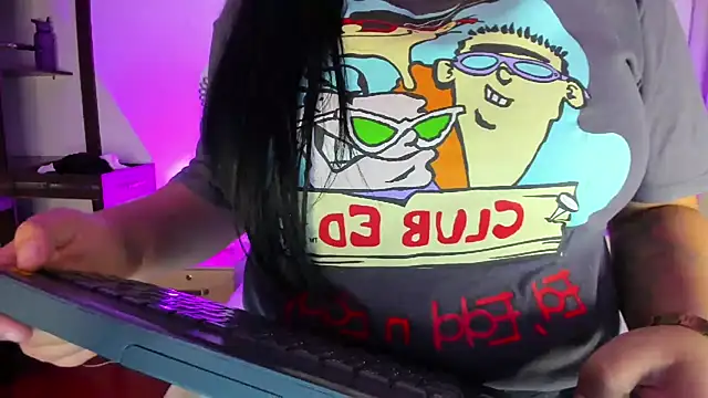 Kylie2211 online show from February 7, 2:40 am