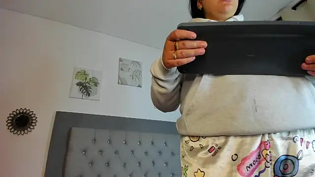 Kylie2211 online show from February 20, 2:40 am