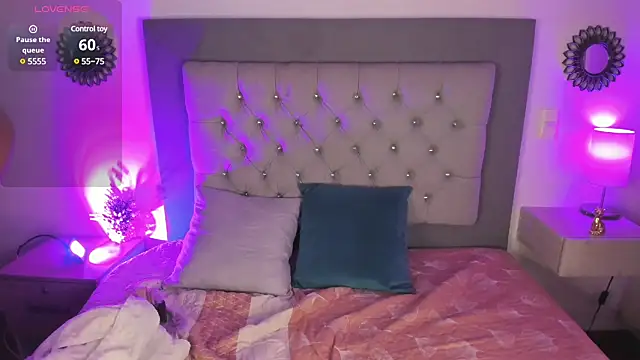 Kylie2211 online show from February 24, 9:21 am