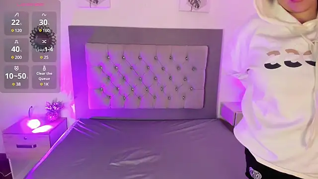 Kylie2211 online show from March 5, 6:34 pm