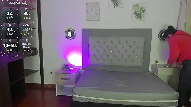 Kylie2211 online show from September 18, 2:57 am