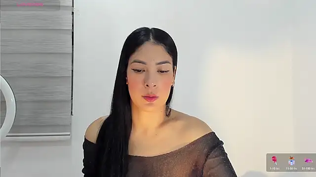 Snapshot of bella_hadid1_ chatting on November 12, 5:30 am bella hadid1 online show from November 12, 5:30 am