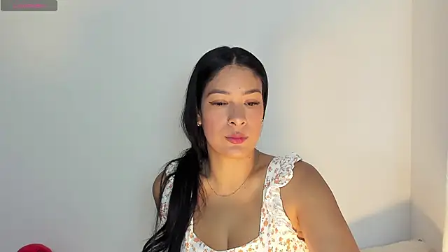 Snapshot of bella_hadid1_ chatting on June 23, 10:13 am bella hadid1 online show from June 23, 10:13 am